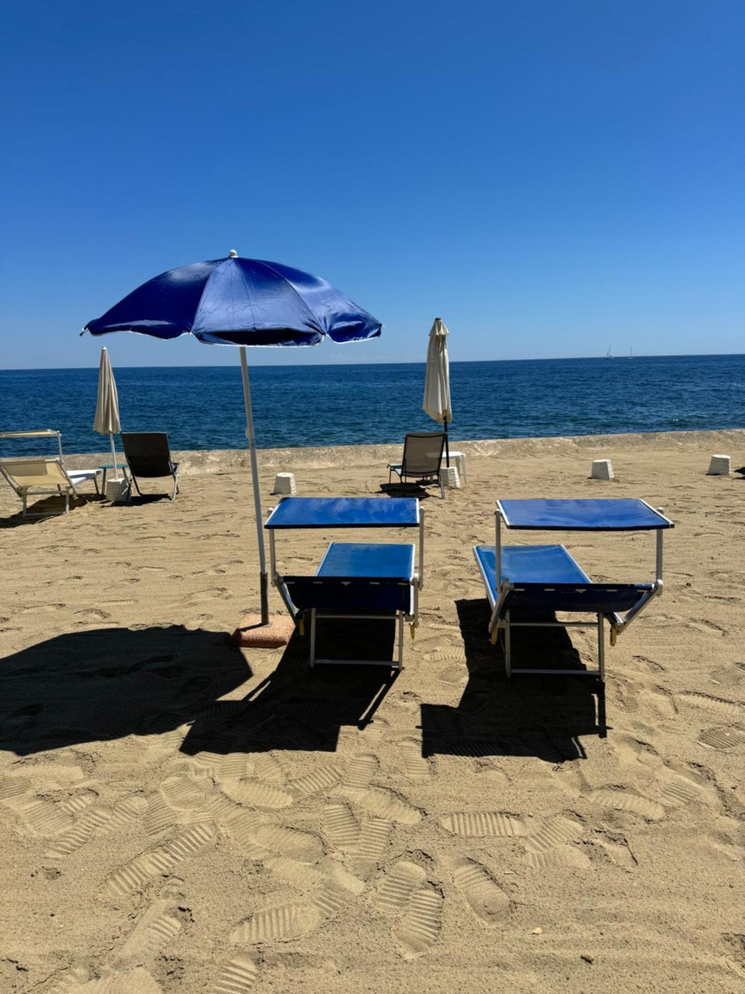Tirrenia Beach House - Sea Front With Private Beach Sanremo Exterior foto